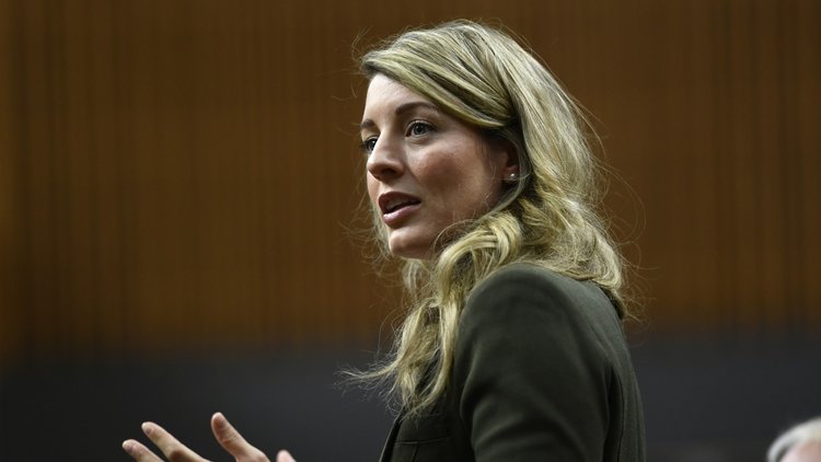 melanie-joly-1-4982822-1629569525970