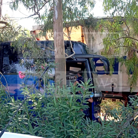Τραγωδία στην Κέρκυρα-Ένας νεκρός και δύο τραυματίες έπειτα από σύγκρουση τουριστικού λεωφορείου με φορτηγό