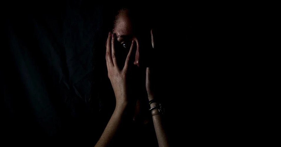 Όταν το κράτος τροφοδοτεί τον κύκλο της σιωπής, μεγαλώνει ο κύκλος της βίας