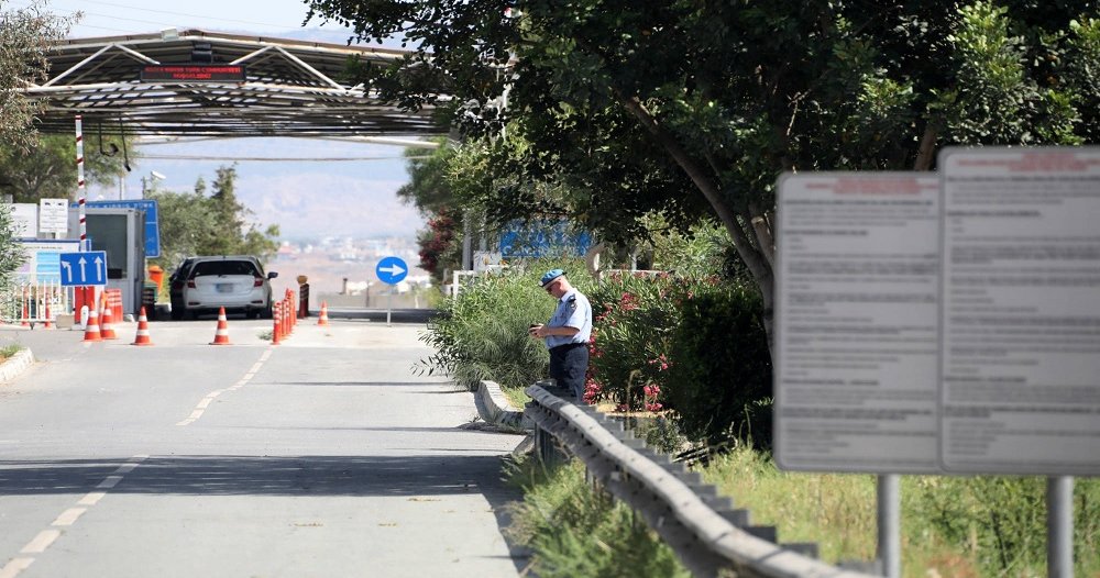 Ζητούν κλείσιμο οδοφραγμάτων ως «αντίποινα» για τις διώξεις σφετεριστών στα κατεχόμενα