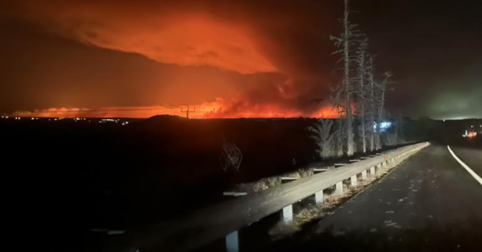 Κραυγή απόγνωσης από τον κοινοτάρχη Αγίου Θεράποντος-«Έξω από το Σούνι-Ζανατζιά η τεράστια πυρκαγιά» Κραυγή απόγνωσης από τον κοινοτάρχη Αγίου Θεράποντος-«Έξω από το Σούνι-Ζανατζιά η τεράστια πυρκαγιά»