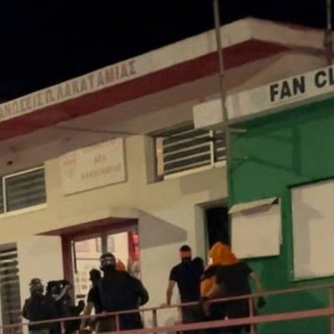 Χειροπέδες σε 23χρονο και 40χρονο για τα επεισόδια στο οίκημα της Ομόνοιας στη Λακατάμια