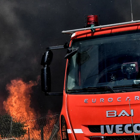 Δίωξη για κακούργημα στον 45χρονο πρώην δικηγόρο που συνελήφθη για εμπρησμό στον Αυλώνα