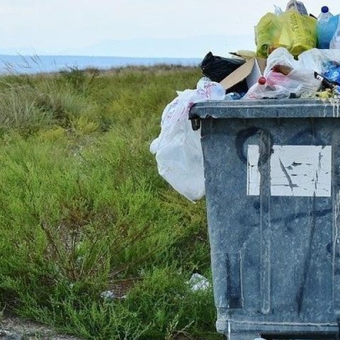 Πετάει τους ευρωπαϊκούς στόχους στα… σκουπίδια η Κύπρος