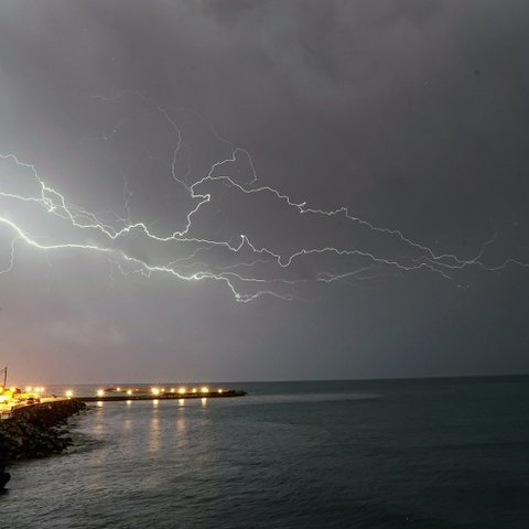 Κίτρινη προειδοποίηση για την Κυριακή των Βαΐων-Έρχονται καταιγίδες και χαλάζι