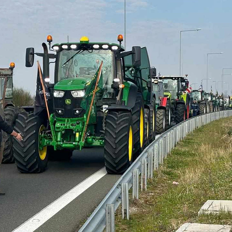 Ξεκίνησαν τα τρακτέρ για την Αθήνα-Πώς θα φτάσουν στο κέντρο της πόλης την Τρίτη