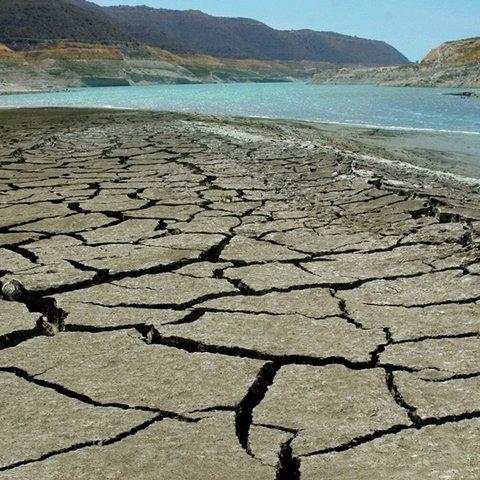 Νέα μέτρα από Κυβέρνηση για αντιμετώπιση του καύσωνα και της ξηρασίας προανήγγειλε η Παναγιώτου