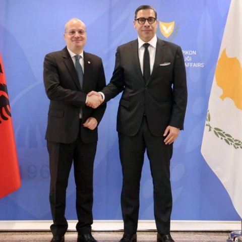 Είδες τον Αλβανό ΥΠΕΞ ο Κόμπος-«Δεν έχουμε την πολυτέλεια να περιμένουμε ως το φθινόπωρο σε απραξία»
