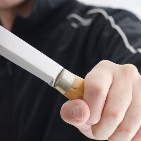 Κουκουλοφόροι μπούκαραν σε φούρνο, πρόταξαν μαχαίρι και άρπαξαν την ταμειακή μηχανή