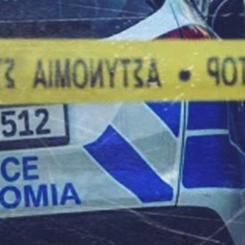 Μαχαιρωμένο σε πολυθρόνα εντοπίστηκε το θύμα του φονικού-Στο διπλανό δωμάτιο η μητέρα του πατροκτόνου