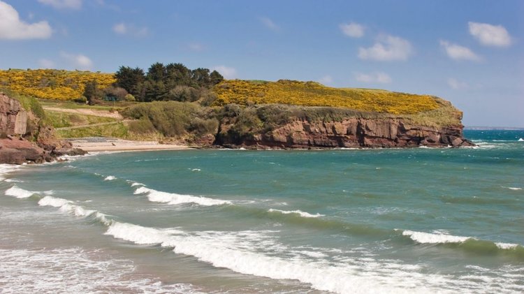 Clonea-Beach-1366x768-fp_lt-fpoff_0_0