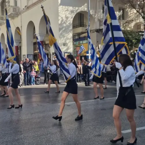 Πραγματοποιήθηκε η μαθητική παρέλαση για την 28η Οκτωβρίου στη Θεσσαλονίκη (Vids&pics)