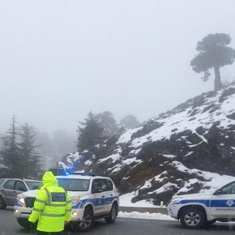 Κλειστοί οι δρόμοι προς Τρόοδος λόγω παγετού-Βελτίωση καιρού μέχρι το απόγευμα