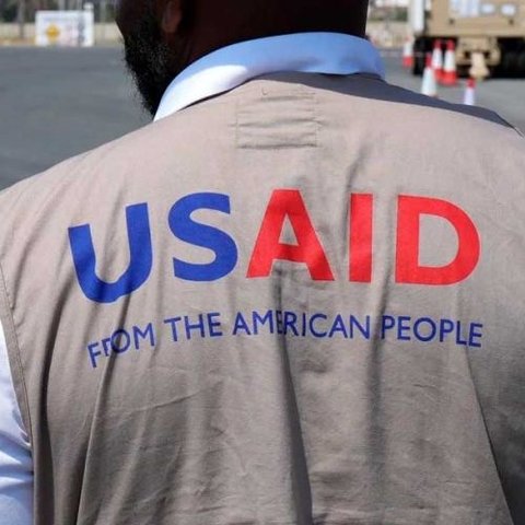 Η USAID απολύει ή θέτει σε διοικητική αργία σχεδόν όλους τους εργαζομένους της