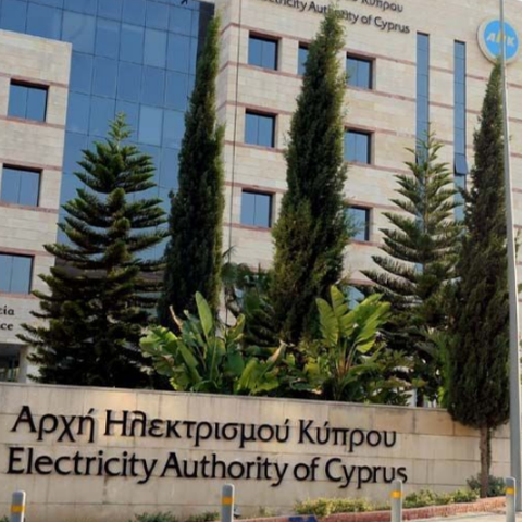Έκανε πίσω η ΑΗΚ για αυξήσεις 7,5% στο ρεύμα-Υποβλήθηκε αίτημα για 3%