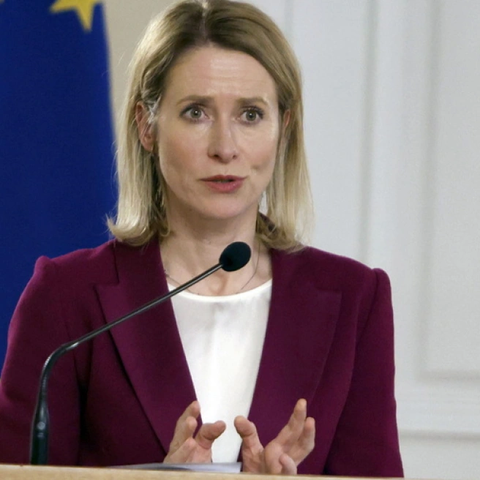 Η Κάγια Κάλας ζητά την άσκηση της «μέγιστης διεθνούς πίεσης» επί της Ρωσίας μετά τη νέα πολύνεκρη επίθεση