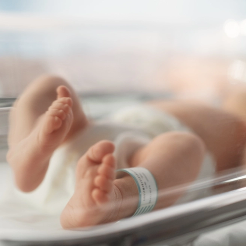 Θρίλερ με την τύχη μωρού στα Χανία-Δεν μπορεί να γίνει εξακρίβωση των βιολογικών γονέων