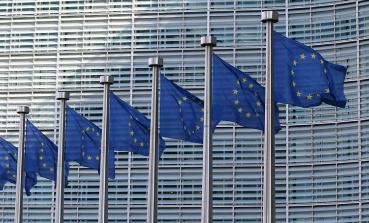 eu_flags_unsplash_Guillauma_Peigois-768x480