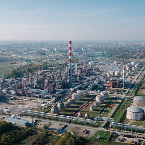 Διαρροή 82.000 λίτρων πετρελαίου από διυλιστήριο στον Δούναβη
