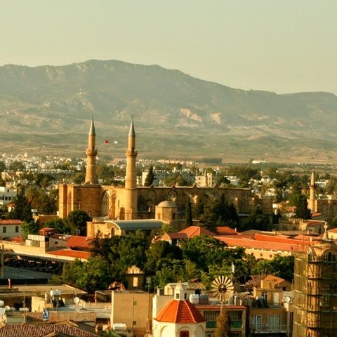 Αντικείμενο συζήτησης στη «βουλή» οι συλλήψεις για σφετερισμό Ε/κ περιουσιών