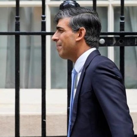 Από 27% έως 12% το προβάδισμα των Εργατικών, δείχνουν δημοσκοπήσεις στη Βρετανία