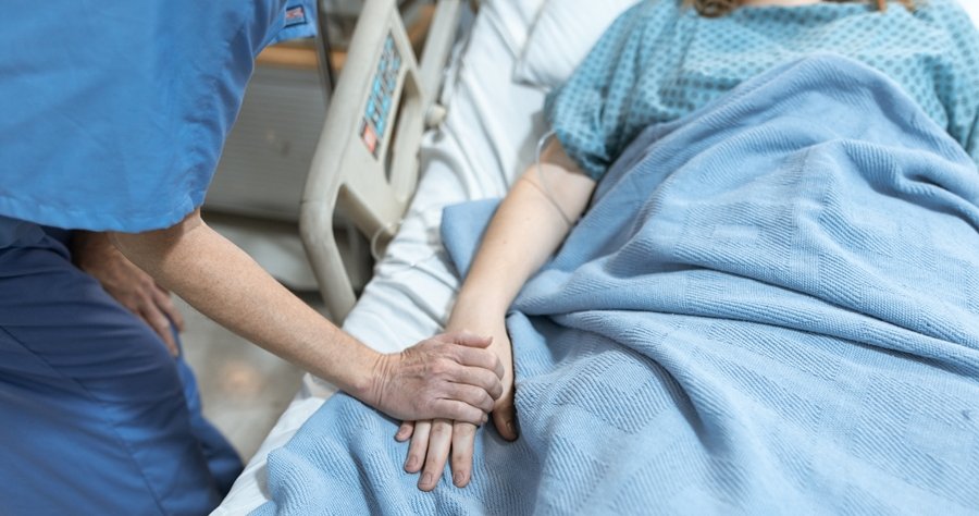 Η ανάγκη επένδυσης στη νοσηλευτική φροντίδα τονίστηκε στην Ολομέλεια της Βουλής