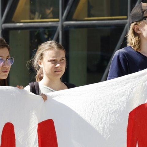 Πρόστιμο 512 ευρώ στην Γκρέτα Τούνμπεργκ-Απέκλεισε την είσοδο του κοινοβουλίου της Σουηδίας