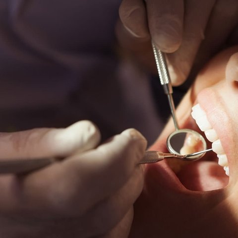 Δικαίωμα εγγραφής για 36 μήνες στο Μητρώο Οδοντιάτρων σε αποφοίτους από τρίτες χώρες έδωσε η Βουλή
