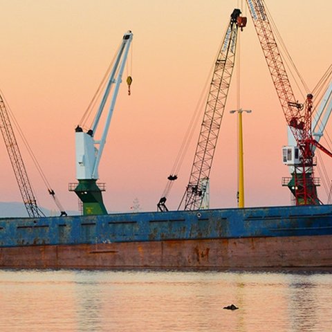 Καταγγέλλουν υπέρβαση ωραρίου και άνιση μεταχείριση πληρωμάτων πολεμικών πλοίων Κάρουλλας και Τσιριδου