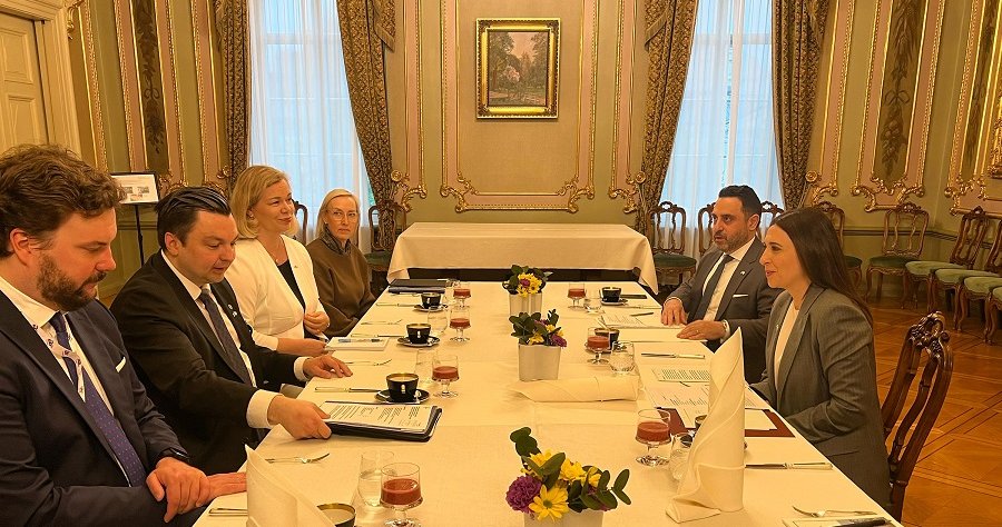 Toυς στόχους της Κυπριακής Προεδρίας ΕΕ ανέλυσε στον Φιλανδό ομόλογό της η Ραουνά