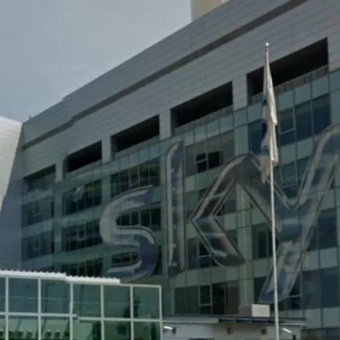 Άντρας προσπάθησε να μπουκάρει στον Sky Italia, τον ακινητοποίησαν και μετά από λίγο πέθανε