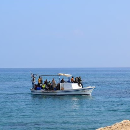 Νέα βάρκα με μετανάστες εντοπίστηκε ανοιχτά του Κάβο Γκρέκο-Τρεις συλλήψεις