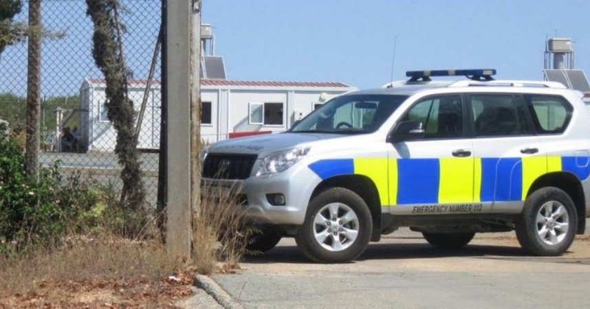 Έντεκα διακινητές και μετανάστες επιχειρούσαν να περάσουν στις ελεύθερες περιοχές-Συνελήφθησαν από τις Βάσεις