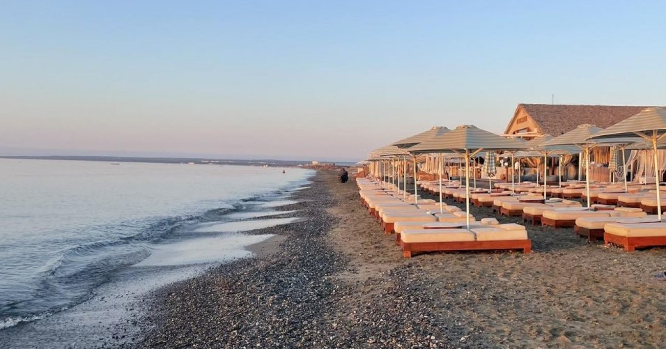 Ασυνεννοησία μεταξύ αρμόδιων υπηρεσιών, Δήμων και ΒΒ για τις δειγματοληψίες στο Lady’s Mile-Ξεχωριστές ο καθένας
