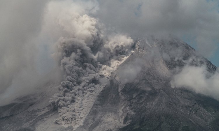 2023-03-11T093811Z_1523045786_RC2LRZ9DTNP0_RTRMADP_5_INDONESIA-VOLCANO