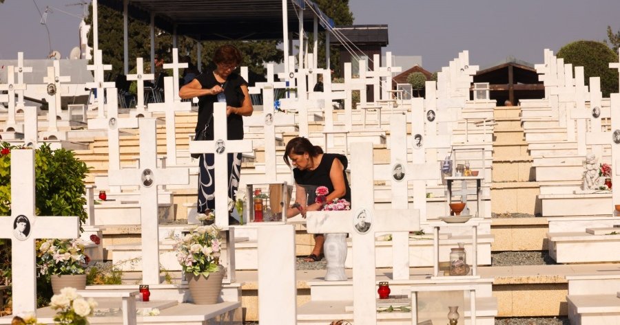 Πλήθος κόσμου από Κύπρο και Ελλάδα τίμησε τους πεσόντες της εισβολής στον Τύμβο Μακεδονίτισσας Πλήθος κόσμου από Κύπρο και Ελλάδα τίμησε τους πεσόντες της εισβολής στον Τύμβο Μακεδονίτισσας