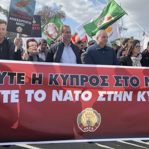 Πυρά ΔΗΣΥ σε Βύρα για την παρουσία του στη διαμαρτυρία για το ΝΑΤΟ-Τον καλούν να δώσει εξηγήσεις