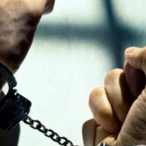 Χειροπέδες σε 35χρονο που έριξε δύο μολότφ στην αυλή 70χρονου
