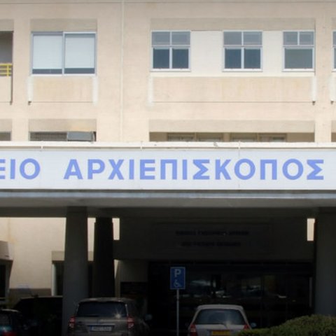 Σε κρίσιμη κατάσταση το βρέφος 12 ημερών-Έπεσε από τα χέρια των γονιών του σε πάρκινγκ