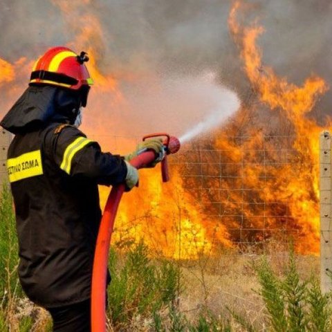 Παραμένει ο κόκκινος συναγερμός για δασικές πυρκαγιές