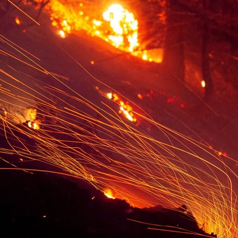 Τουλάχιστον 10 οι νεκροί στις φονικές πυρκαγιές του Λος Άντζελες-Σε πύρινο κλοιό πολλές περιοχές