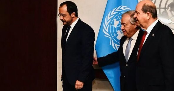 Με εναλλακτικά σενάρια μεταβαίνει στη Νέα Υόρκη ο Πρόεδρος-Ξεκάθαρος στόχος η επανέναρξη συνομιλίων