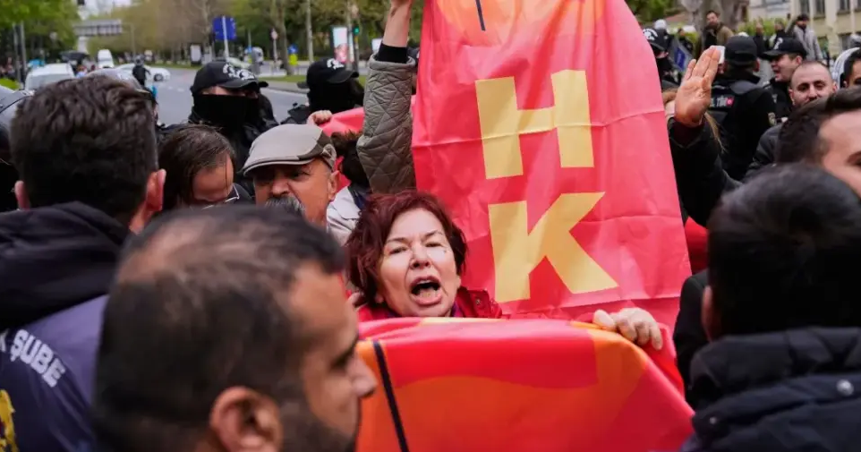 Πάνω από 200 συλλήψεις σε πορείες για την Εργατική Πρωτομαγιά στην Κωνσταντινούπολη (vids)