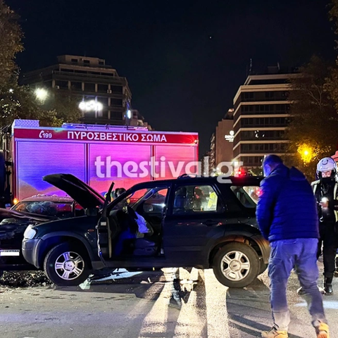 Tραγωδία στη Θεσσαλονίκη-Νεκρός 53χρονος σε τροχαίο, γύριζε σπίτι τα δύο παιδιά του κι άλλα τρία ανήλικα