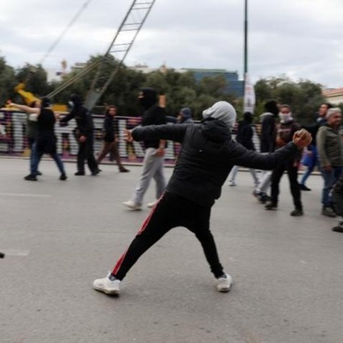 Τραυματίες σε σοβαρά επεισόδια ΠΑΟΚτσήδων-ΑΕΚτζήδων στην Εθνική οδό