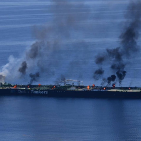 Το ελληνόκτητο πλοιο Sounion παραμένει φλεγόμενο από την 23η Αυγούστου μετά την επίθεση των Χούθι (Pics)