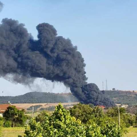Φωτιά σε εργοστάσιο ανακύκλωσης στην Αλεξανδρούπολη-«Κλείστε πόρτες και παράθυρα»