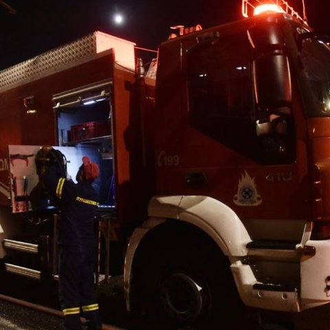 Προσέκρουσε σε πάσσαλο της ΑΗΚ και ανατράπηκε το όχημά του-Επενέβη η Πυροσβεστική για απεγκλωβισμό