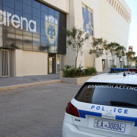 Νέα επίθεση σε δημοσιογράφο και οπερατέρ έξω από το γήπεδο της ΑΕΚ-Έσπασαν κάμερα Νέα επίθεση σε δημοσιογράφο και οπερατέρ έξω από το γήπεδο της ΑΕΚ-Έσπασαν κάμερα