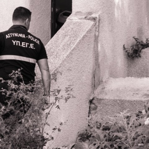 Διενεργείται η νεκροτομή στη σορό του 81χρονου που δολοφονήθηκε από το γιο του-Κλειδώνει